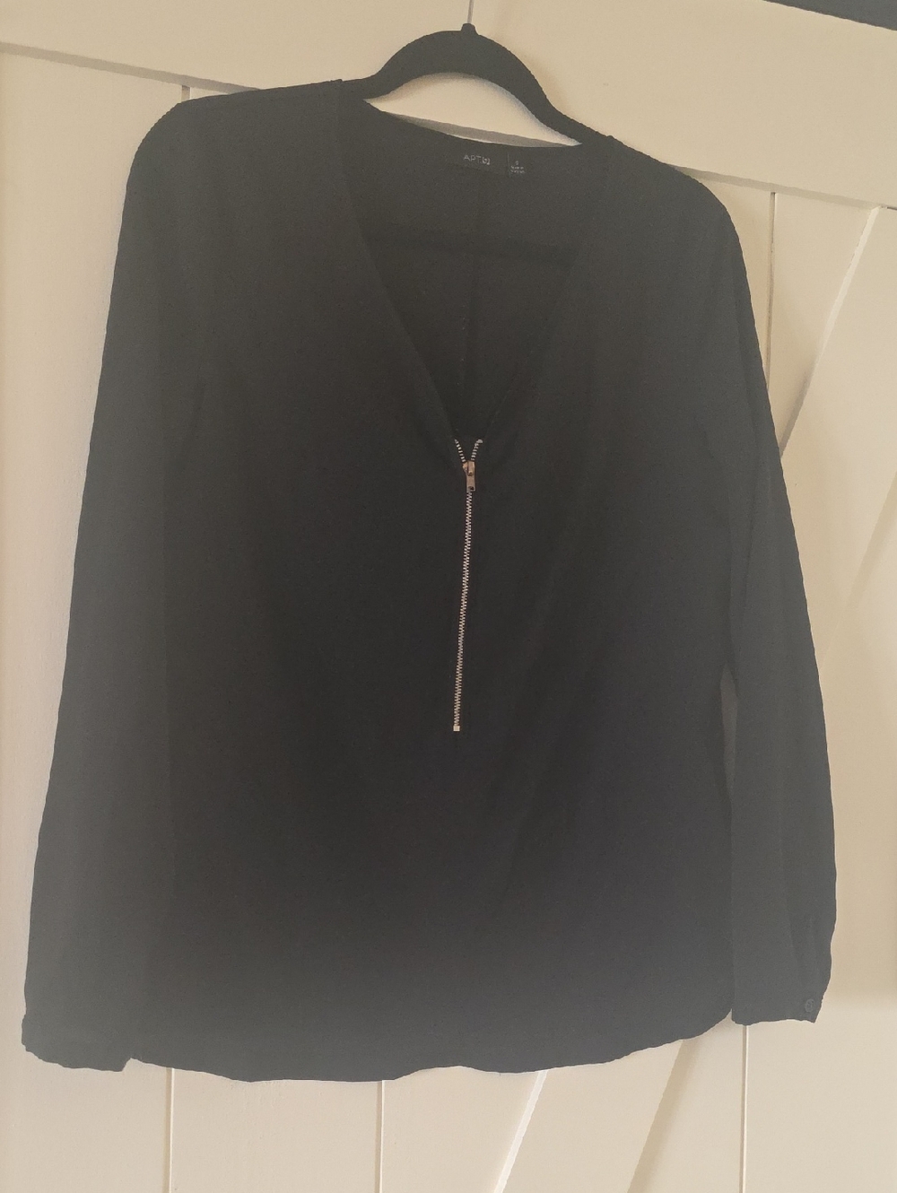 Apt. 9 Black V-Neck Zip Front Long Sleeve Blouse